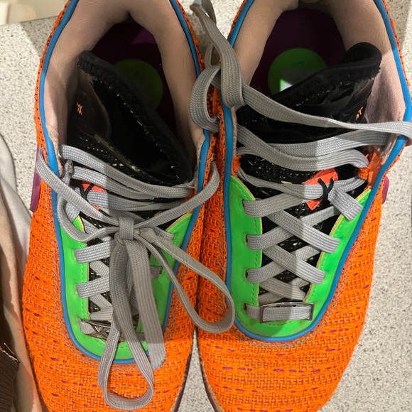 Nike - Picture 3 of 3